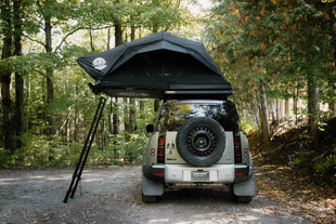 Tenda da tetto ibrida su un land rover