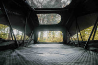 Interno con materasso spesso skyview e aperture