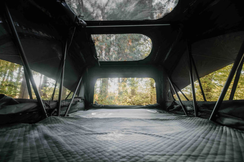 Interno con materasso spesso skyview e aperture