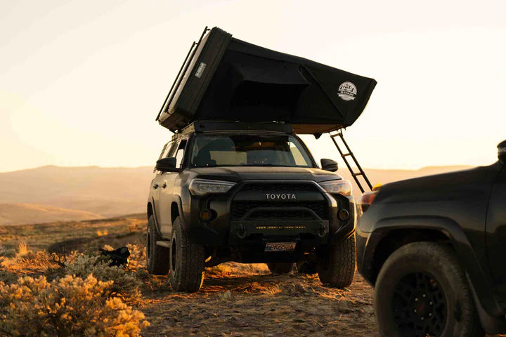 Toyota 4 runner con tenda da tetto 4 stagioni
