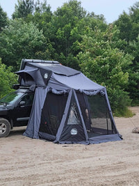 Vista della stanza annessa per tenda da tetto con zanzariera