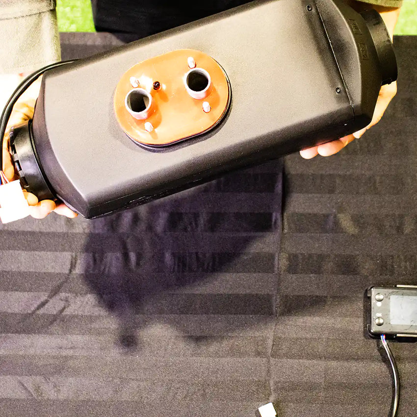 Vista del riscaldamento da sotto con uscita per il tubo di scarico ed entrata d'aria