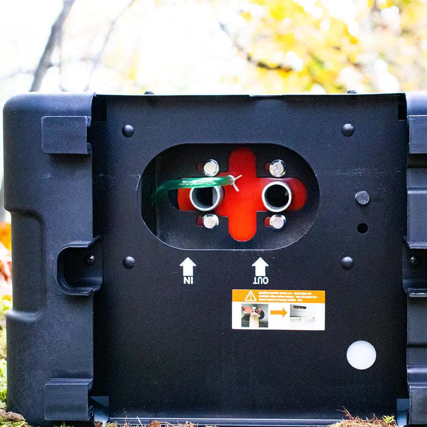 Visto da sotto con uscita di scarico ed entrata d'aria