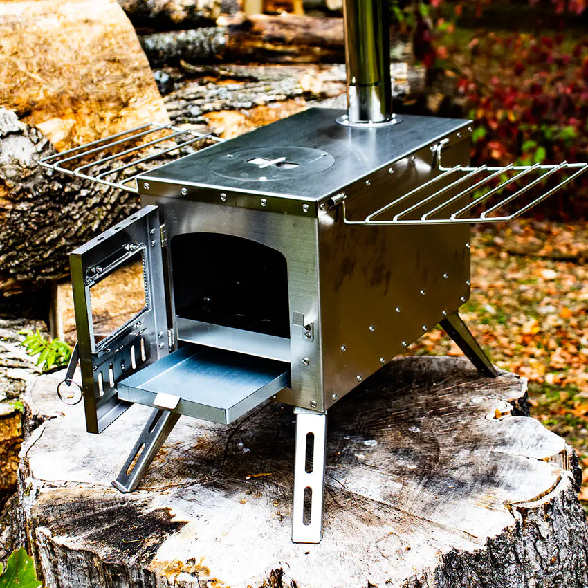 Vista della stufa a legna con cassetto per ceneri