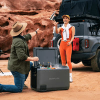 Frigorifero Portatile a Batteria in uso con tenda da tetto in deserto