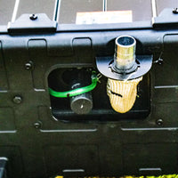 Vista del tubo di scarico sul lato e del entrata d'aria protetta