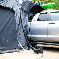 Vista del Riscaldatore a Gasolio con tubo lungo che va su nella tenda da tetto