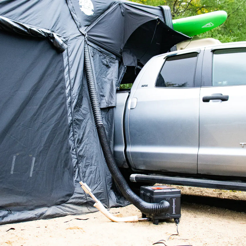 Vista del Riscaldatore a Gasolio con tubo lungo che va su nella tenda da tetto