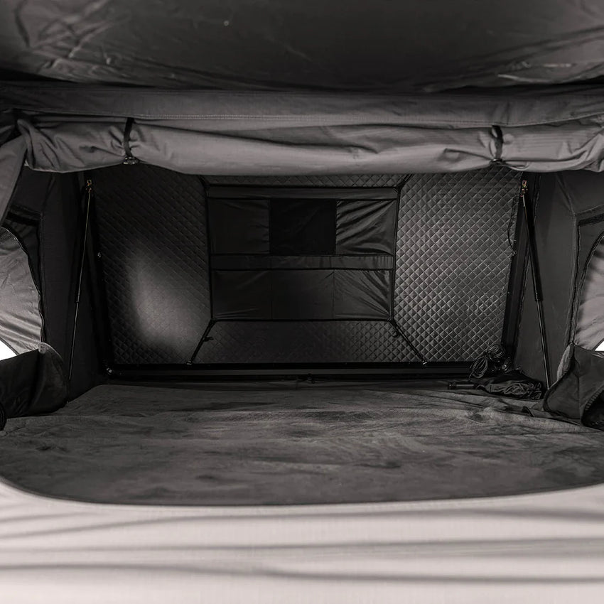 Vista interna della tenda con isolazione termica per uso invernale